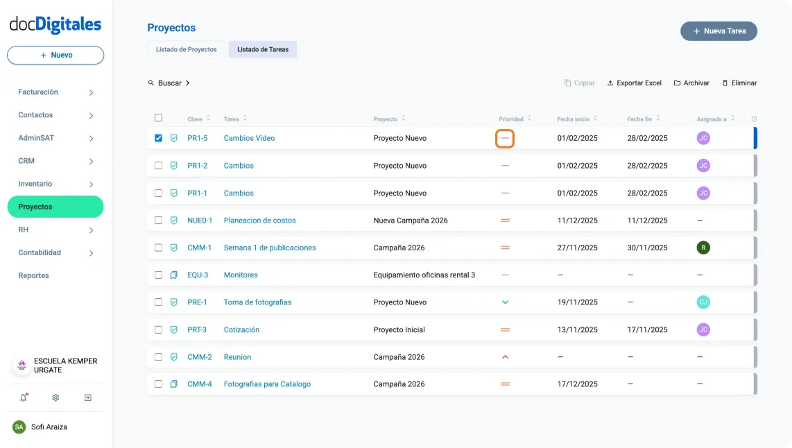 Indicador de prioridad relacionado con la tarea asignada para un proyecto en un CRM